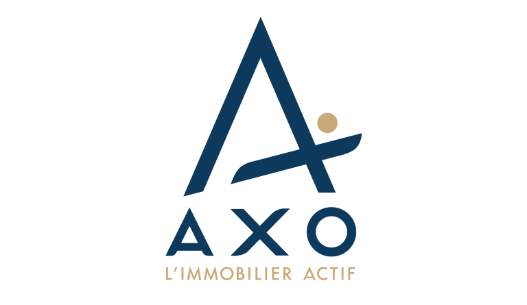 Logo du groupe Axo en bleu et doré avec un A bleu stylisé et axo écrit en dessous.